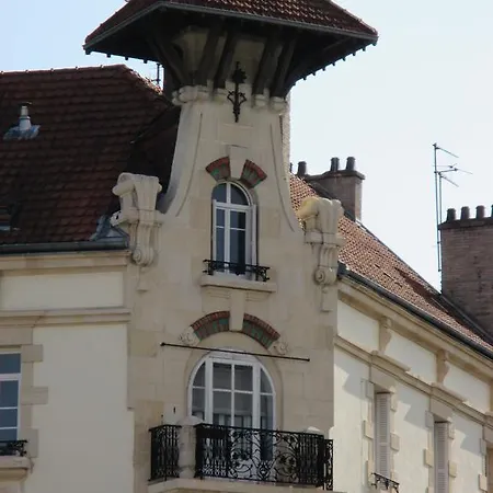 Montchapet Centre 2*