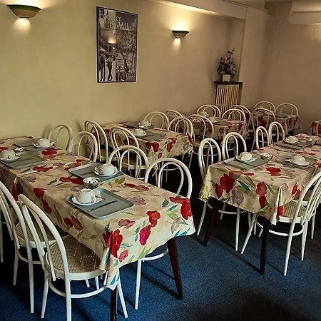 Montchapet Centre מלון 2*