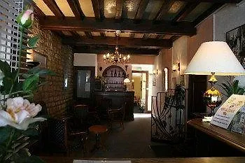 蒙特沙佩第戎中心酒店 酒店